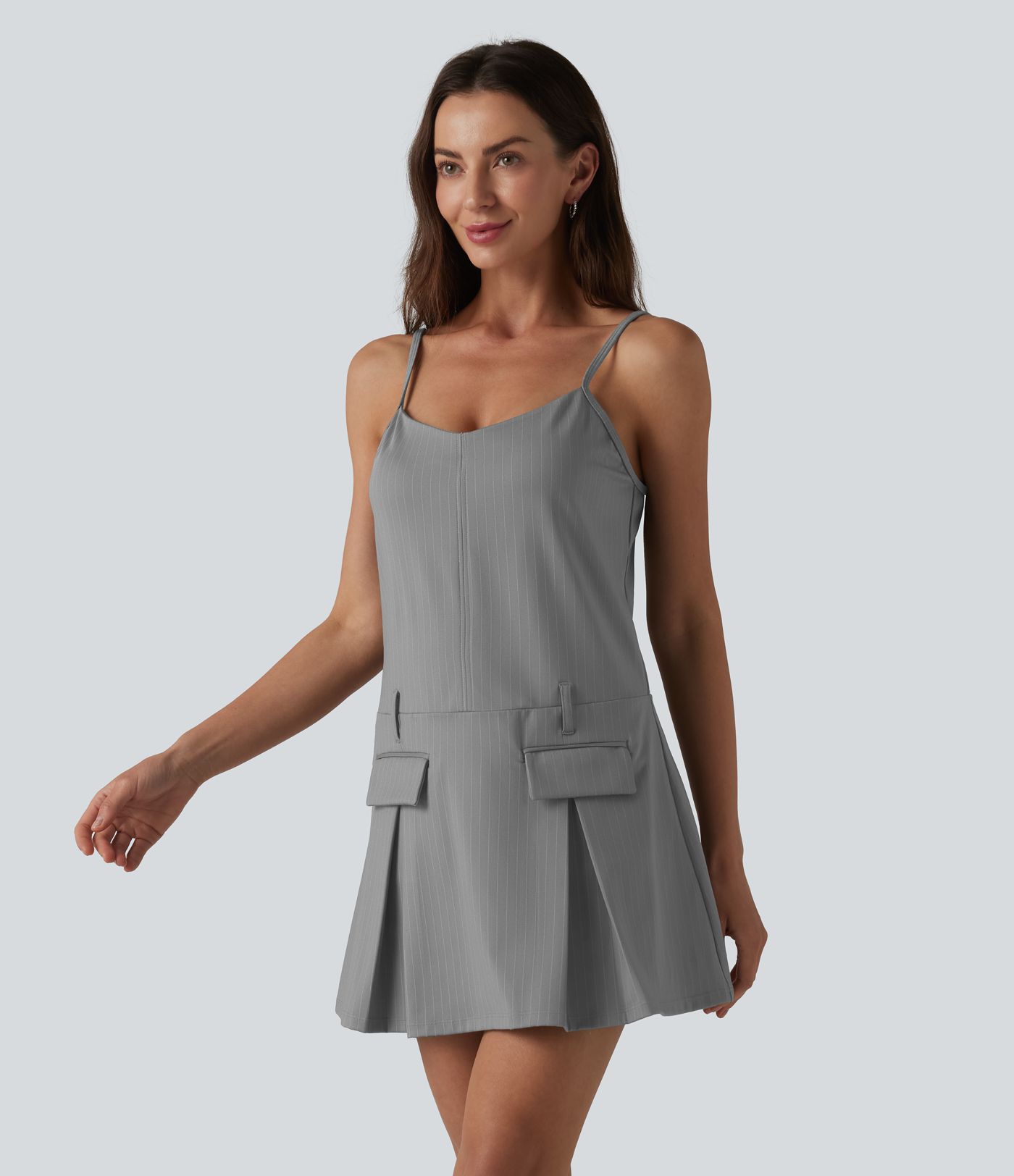 Lässiges Slipkleid mit kurzen, gerafften Streifen und Taschen