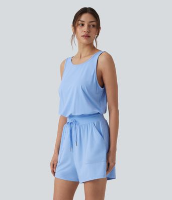 Yoga-Jumpsuit mit Rundhalsausschnitt, Seitentaschen, Kordelzug und Cut-Out-Design - UPF50+