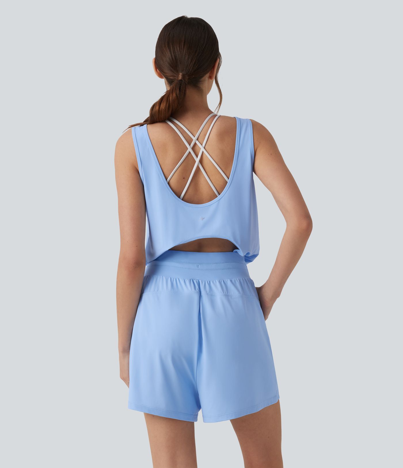 Yoga-Jumpsuit mit Rundhalsausschnitt, Seitentaschen, Kordelzug und Cut-Out-Design - UPF50+