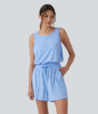 Yoga-Jumpsuit mit Rundhalsausschnitt, Seitentaschen, Kordelzug und Cut-Out-Design - UPF50+