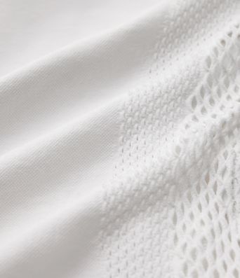 OneForm Seamless Flow - Top deportivo corto con cuello redondo, mangas cortas y diseño con aberturas.