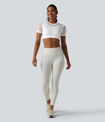 OneForm Seamless Flow - Top deportivo corto con cuello redondo, mangas cortas y diseño con aberturas.