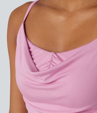 Lässiges Tanktop aus geripptem Strick mit Wasserfallausschnitt, verstellbaren Trägern und integriertem BH