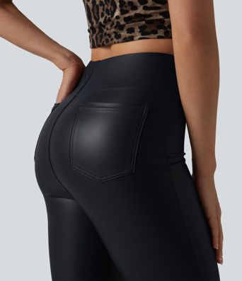 Hochgeschnittene, dehnbare Freizeithose aus PU mit hohem Bund und Taschen