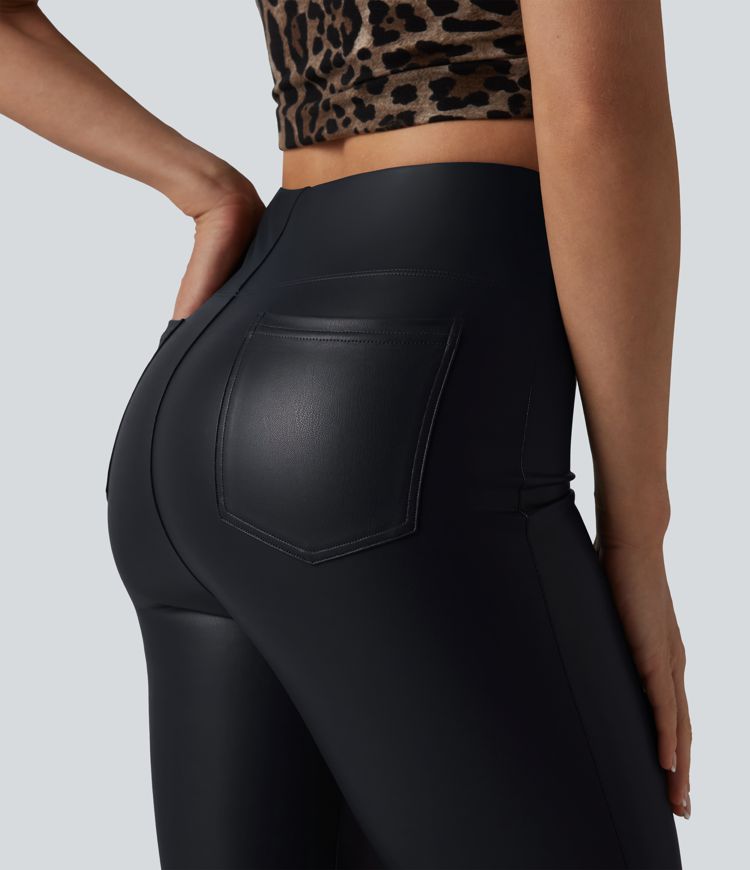 Hochgeschnittene, dehnbare Freizeithose aus PU mit hohem Bund und Taschen