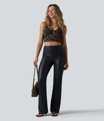 Hochgeschnittene, dehnbare Freizeithose aus PU mit hohem Bund und Taschen