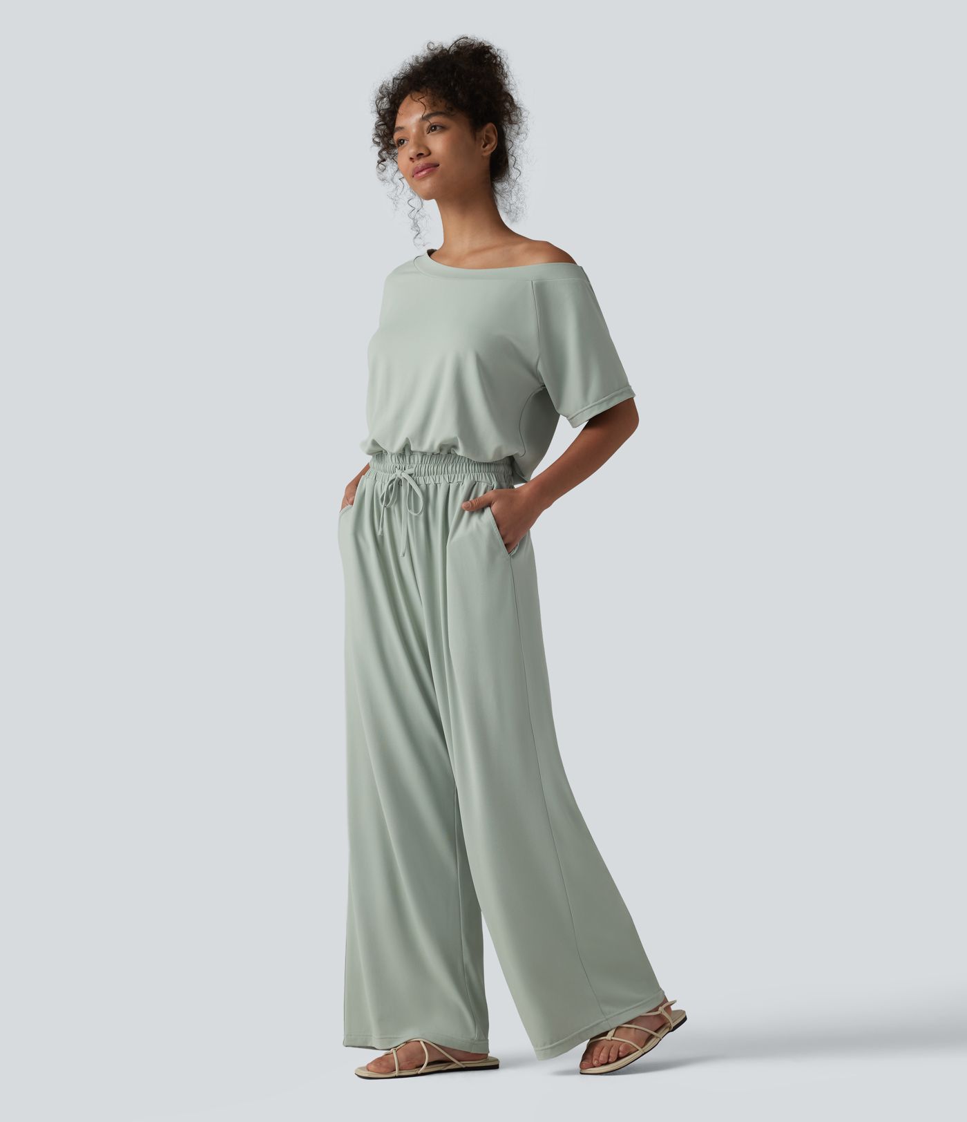 Lässiger Jumpsuit mit U-Boot-Ausschnitt, Seitentaschen, kurzen Ärmeln und Kordelzug - Easy Peezy Edition