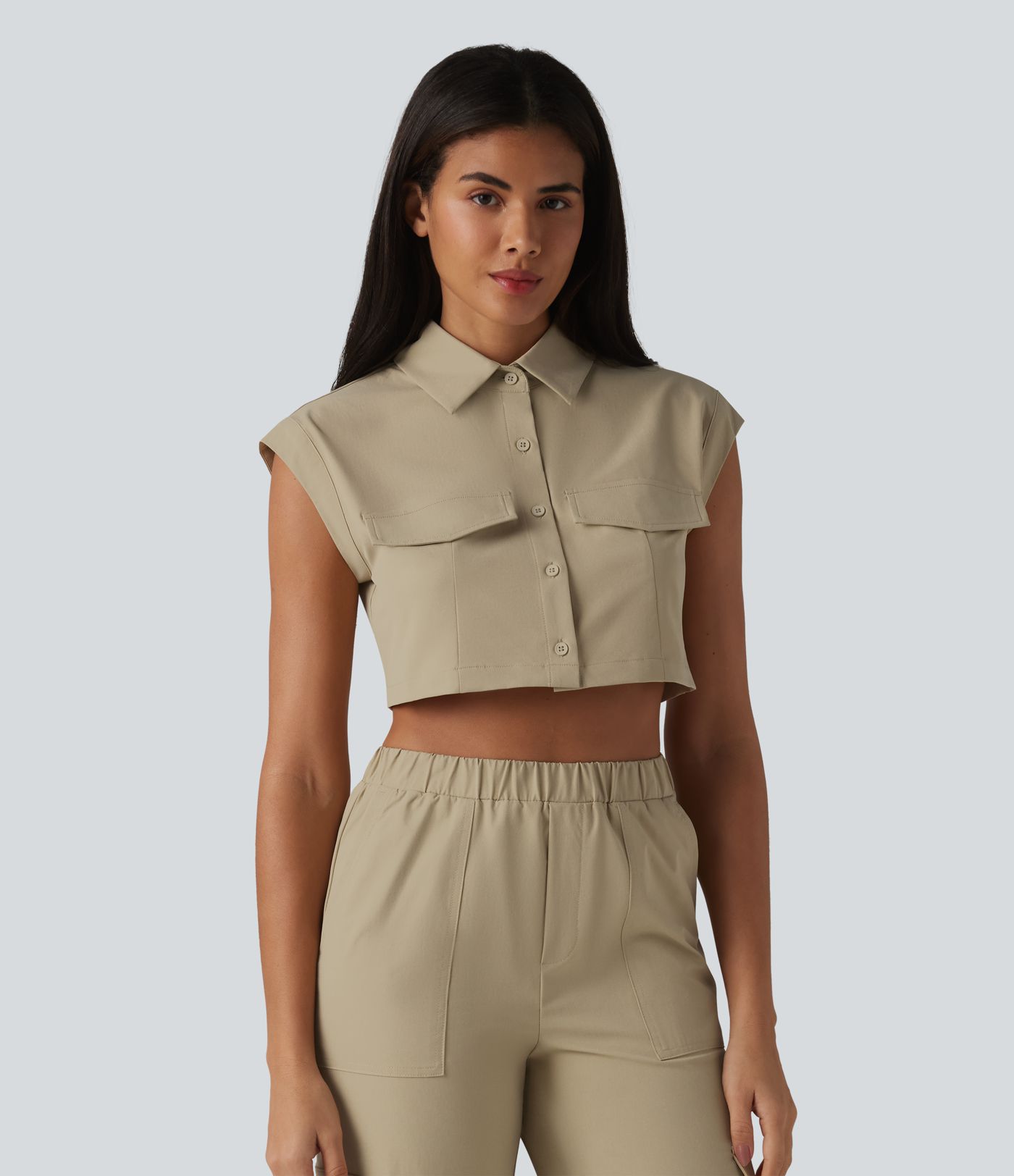 Lässiges, verkürztes Cargo-Hemd aus elastischem Popeline mit kurzen Flügelärmeln