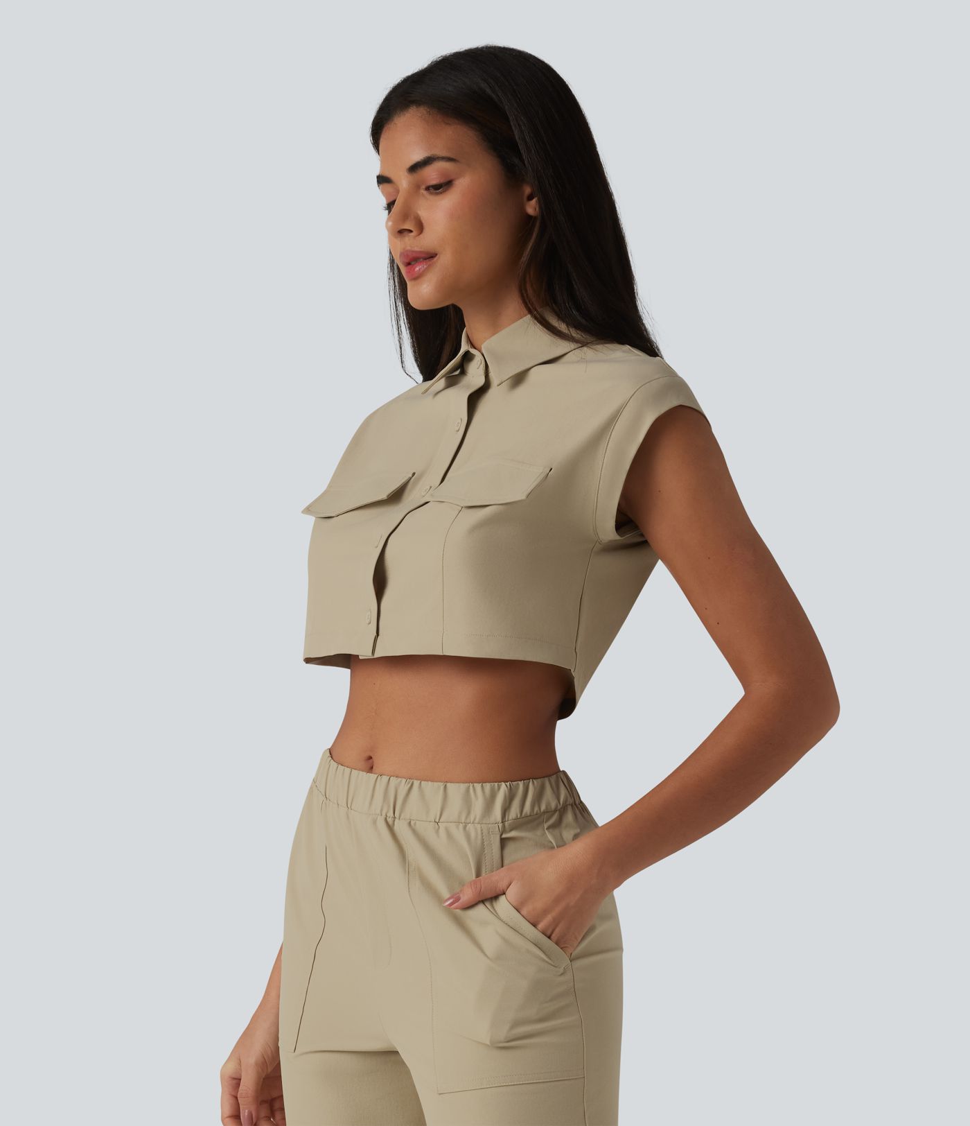 Lässiges, verkürztes Cargo-Hemd aus elastischem Popeline mit kurzen Flügelärmeln