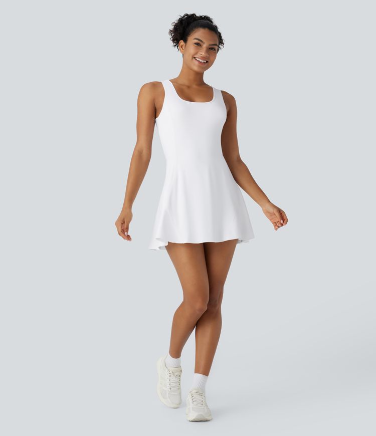 Softlyzero™ Airy Robe Sport de danse courte 2-en-1 avec dos nu croisé, encolure en U et poches latérales