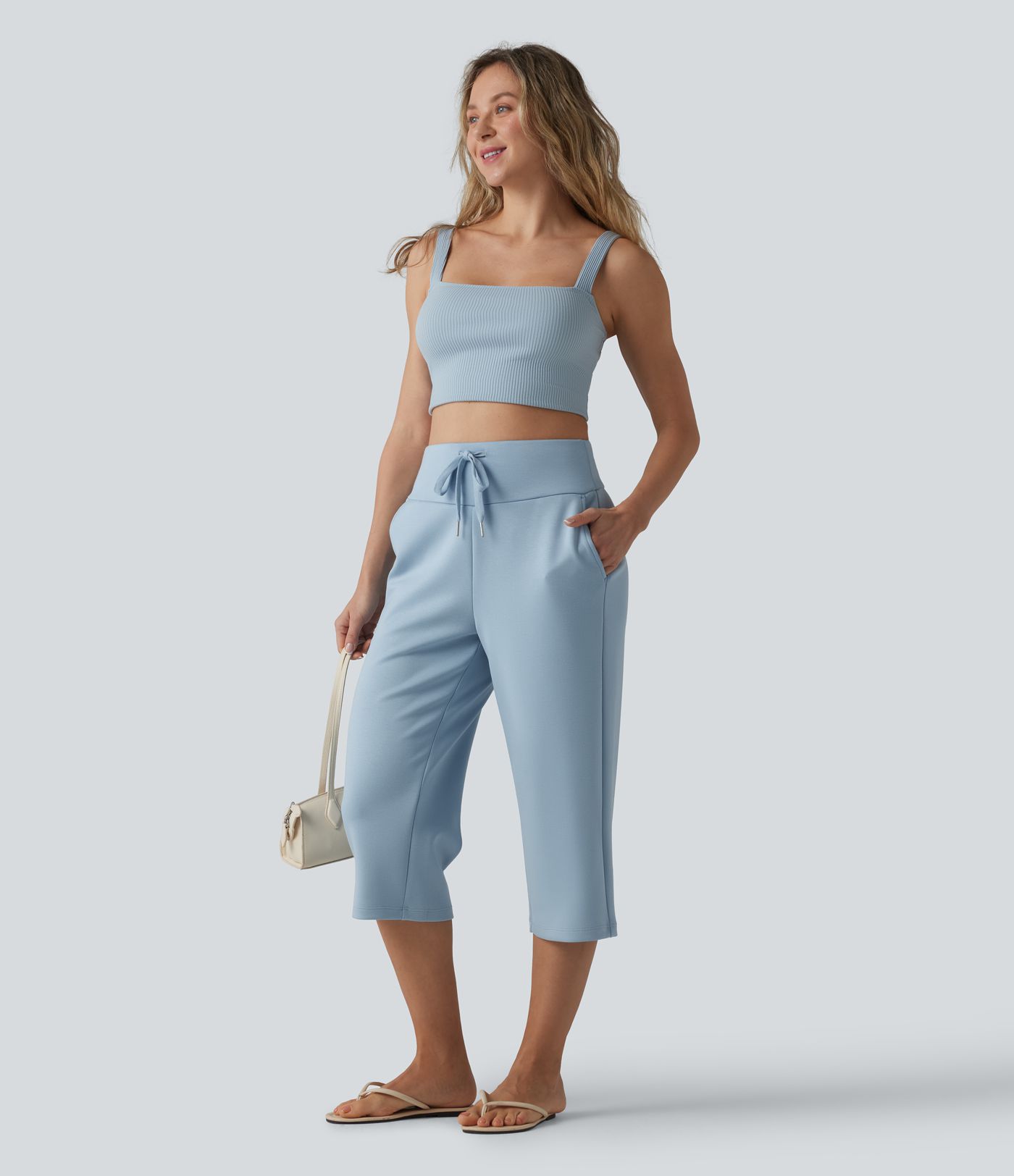 Lässige Capri-Hose mit hohem Bund, Seitentaschen, Kordelzug und geradem Bein