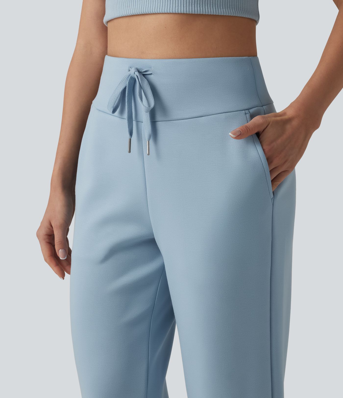 Lässige Capri-Hose mit hohem Bund, Seitentaschen, Kordelzug und geradem Bein