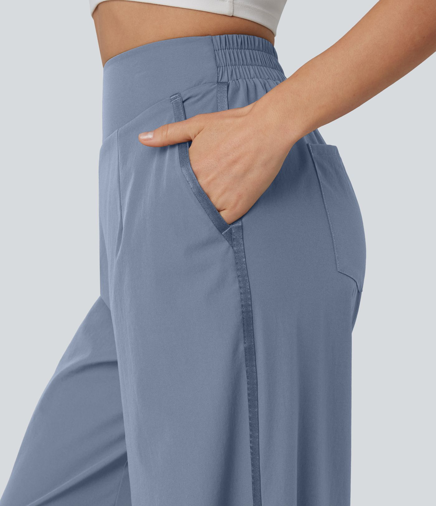 Lässige Hose mit hohem Bund, mehreren Taschen und weitem Bein Lässige Hose mit hohem Bund, mehreren Taschen und weitem Bein