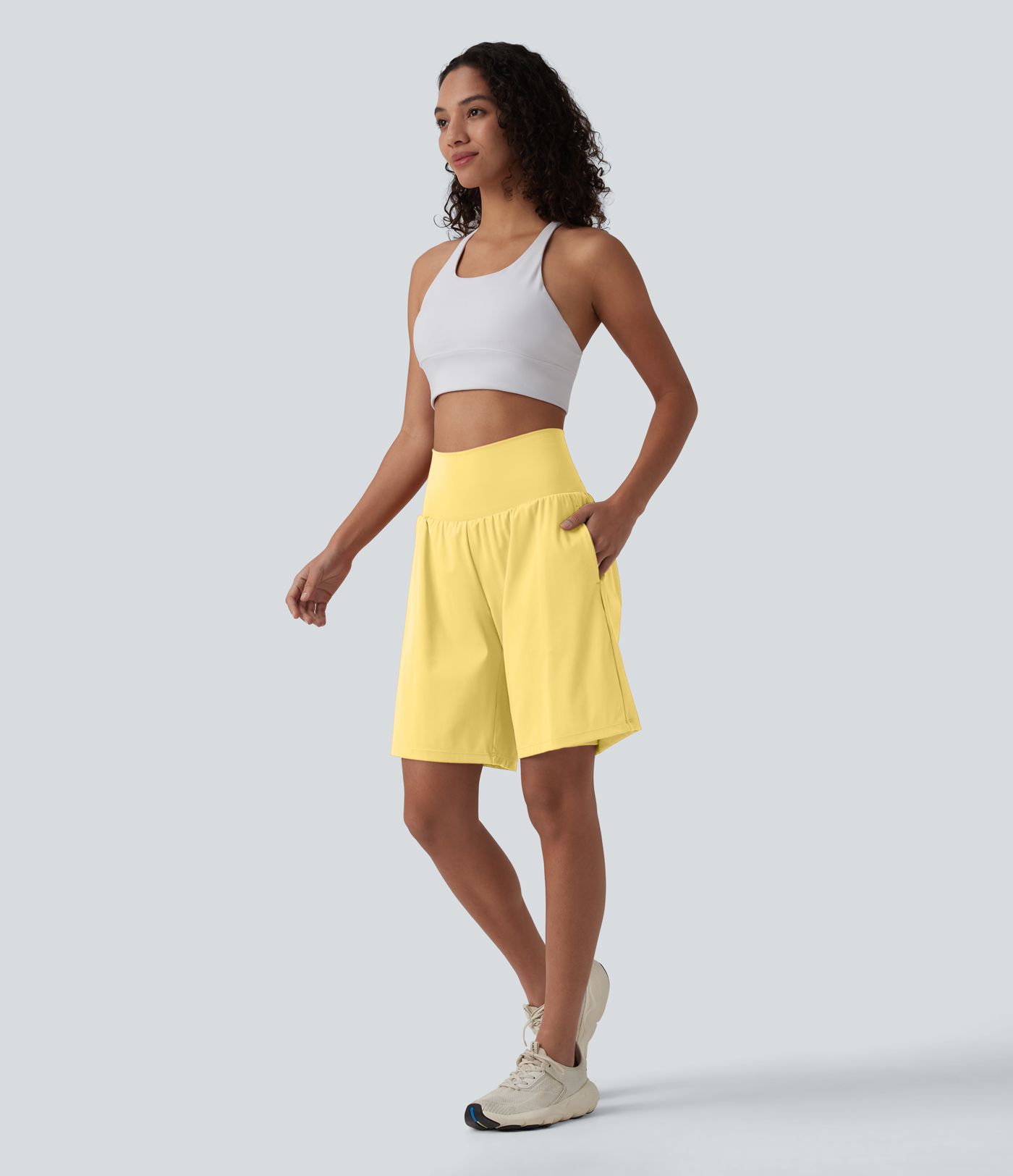 Short de yoga 2-en-1 SoftlyZero™ Airy taille super haute toucher frais 22,8 cm avec poches