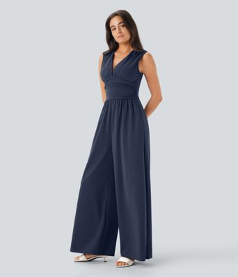 Ärmelloser, geraffter Party-Jumpsuit mit V-Ausschnitt, Seitentaschen und unsichtbarem Reißverschluss - pipi-praktisch Ärmelloser, geraffter Party-Jumpsuit mit V-Ausschnitt, Seitentaschen und unsichtbarem Reißverschluss - pipi-praktisch