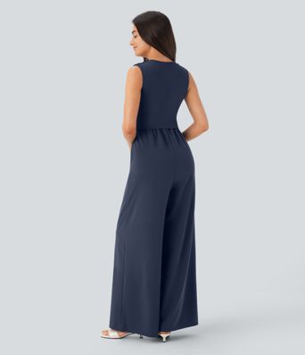Ärmelloser, geraffter Party-Jumpsuit mit V-Ausschnitt, Seitentaschen und unsichtbarem Reißverschluss - pipi-praktisch Ärmelloser, geraffter Party-Jumpsuit mit V-Ausschnitt, Seitentaschen und unsichtbarem Reißverschluss - pipi-praktisch