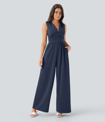 Ärmelloser, geraffter Party-Jumpsuit mit V-Ausschnitt, Seitentaschen und unsichtbarem Reißverschluss - pipi-praktisch Ärmelloser, geraffter Party-Jumpsuit mit V-Ausschnitt, Seitentaschen und unsichtbarem Reißverschluss - pipi-praktisch