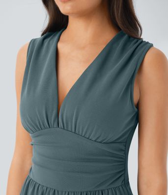 Ärmelloser, geraffter Party-Jumpsuit mit V-Ausschnitt, Seitentaschen und unsichtbarem Reißverschluss - pipi-praktisch Ärmelloser, geraffter Party-Jumpsuit mit V-Ausschnitt, Seitentaschen und unsichtbarem Reißverschluss - pipi-praktisch