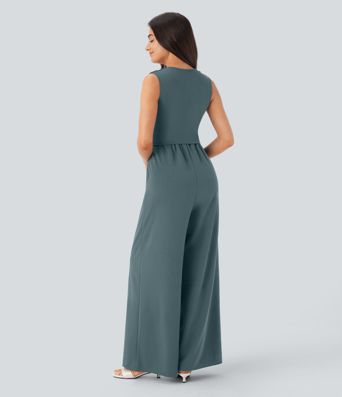 Ärmelloser, geraffter Party-Jumpsuit mit V-Ausschnitt, Seitentaschen und unsichtbarem Reißverschluss - pipi-praktisch Ärmelloser, geraffter Party-Jumpsuit mit V-Ausschnitt, Seitentaschen und unsichtbarem Reißverschluss - pipi-praktisch