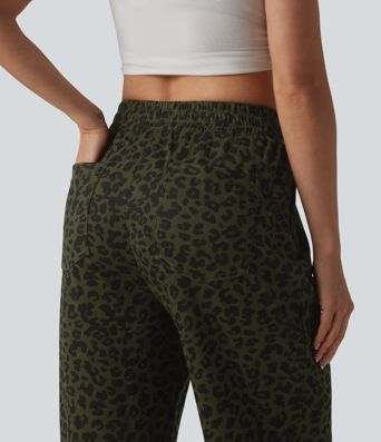 Lässige Jogginghose mit hohem Bund, mehreren Taschen und Leopardenmuster