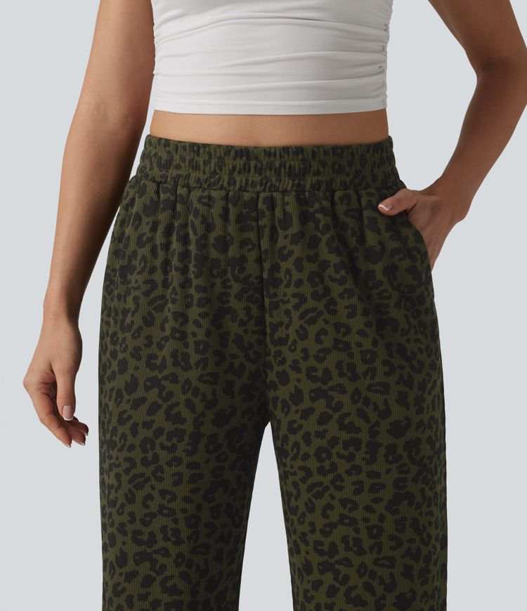 Lässige Jogginghose mit hohem Bund, mehreren Taschen und Leopardenmuster