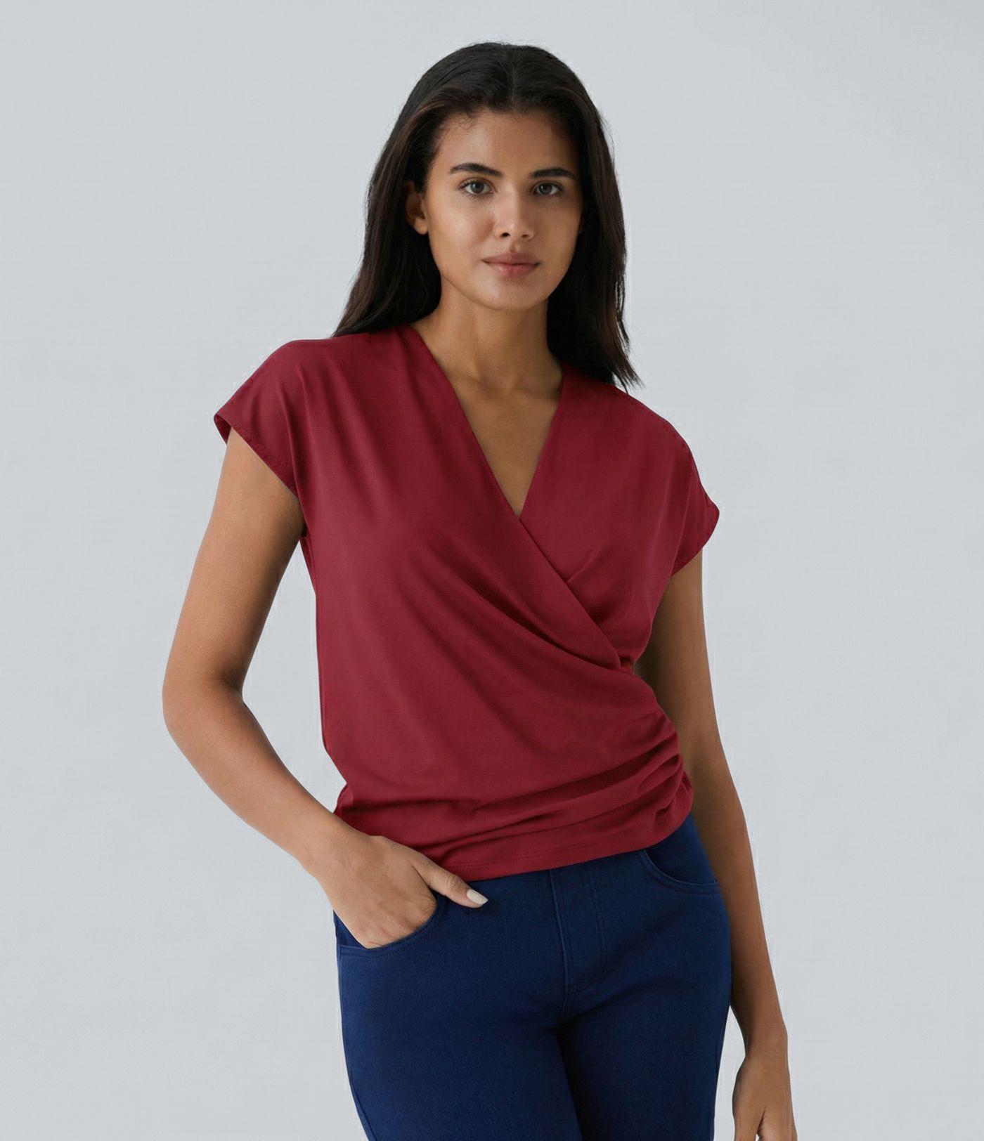 Haut décontracté uni à col en V, manches courtes et fronces croisées