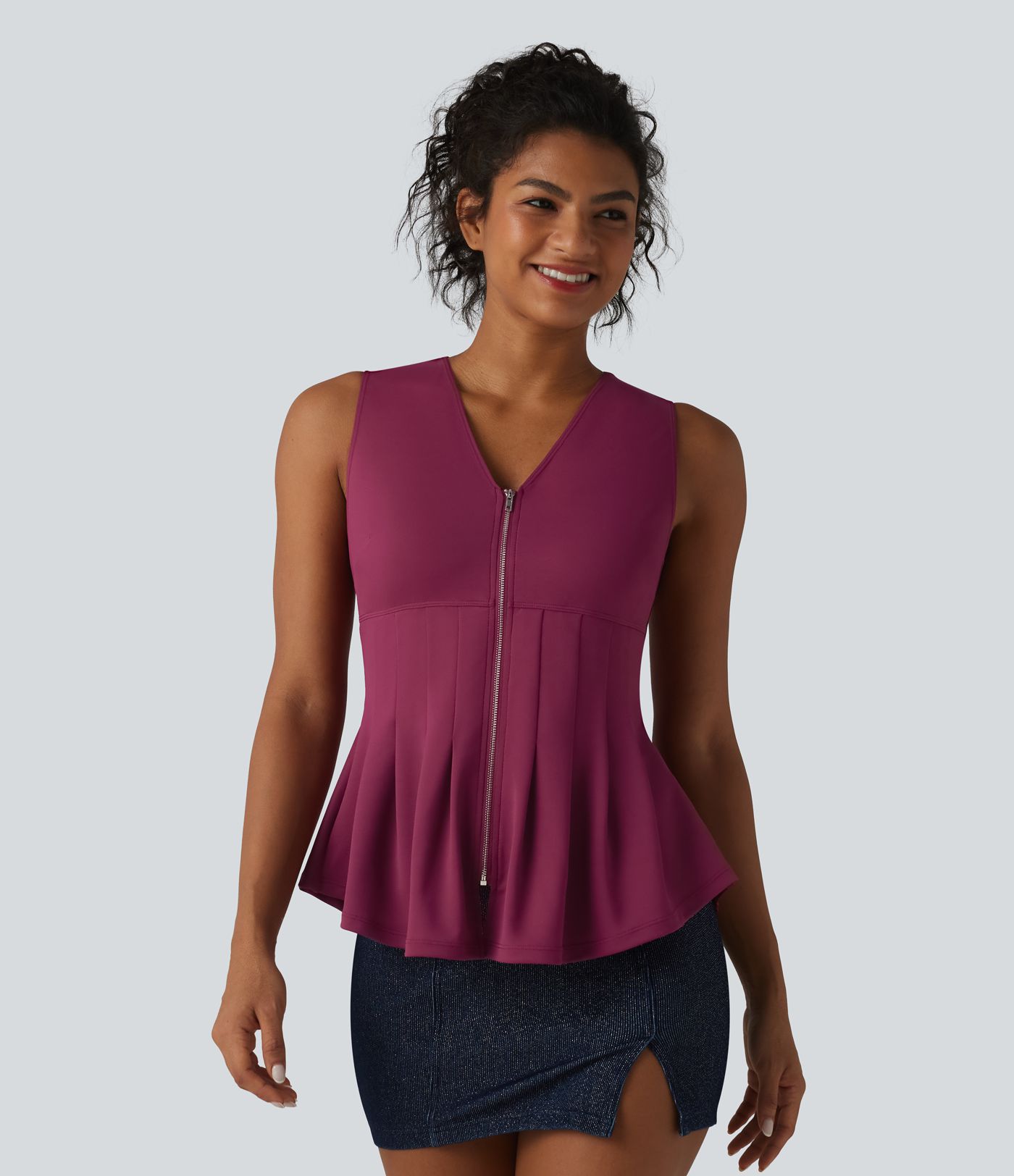 Lässiges Crêpe-Trägertop mit V-Ausschnitt und Reißverschluss.