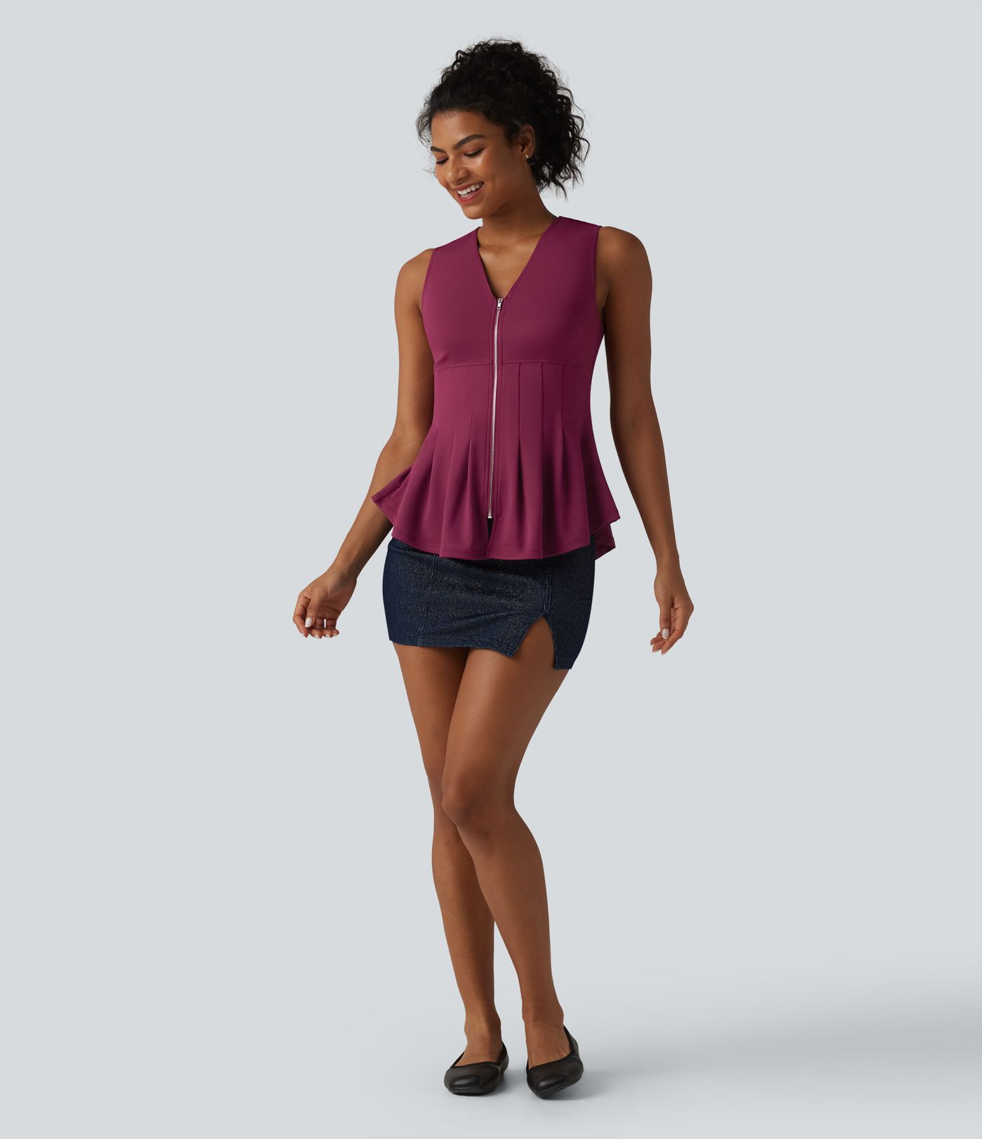 Lässiges Crêpe-Trägertop mit V-Ausschnitt und Reißverschluss.