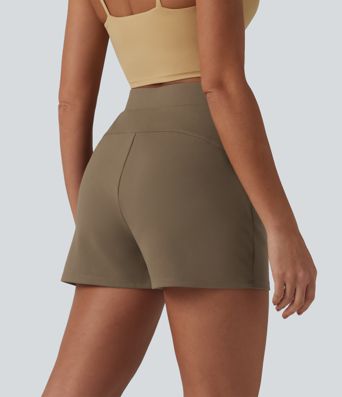 Hochgeschnittene, plissierte Arbeitsshorts mit Taschen