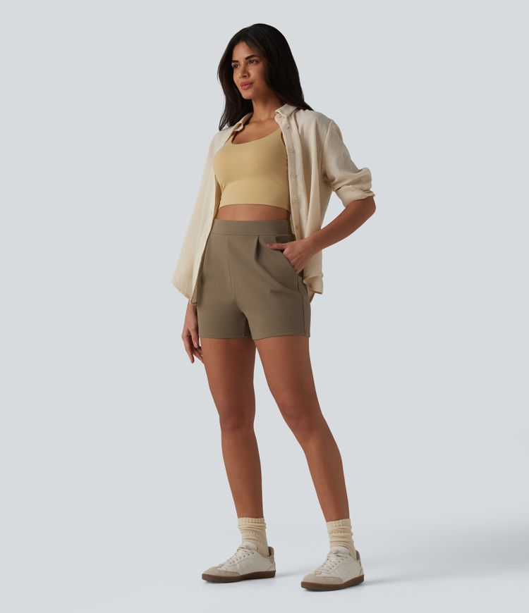 Hochgeschnittene, plissierte Arbeitsshorts mit Taschen