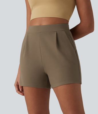 Hochgeschnittene, plissierte Arbeitsshorts mit Taschen