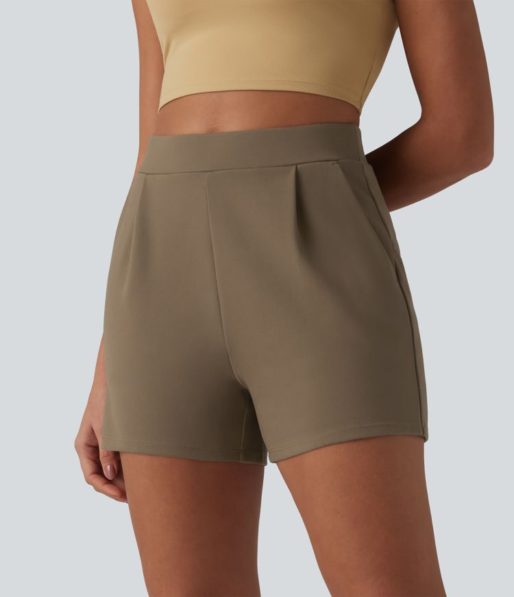 Hochgeschnittene, plissierte Arbeitsshorts mit Taschen