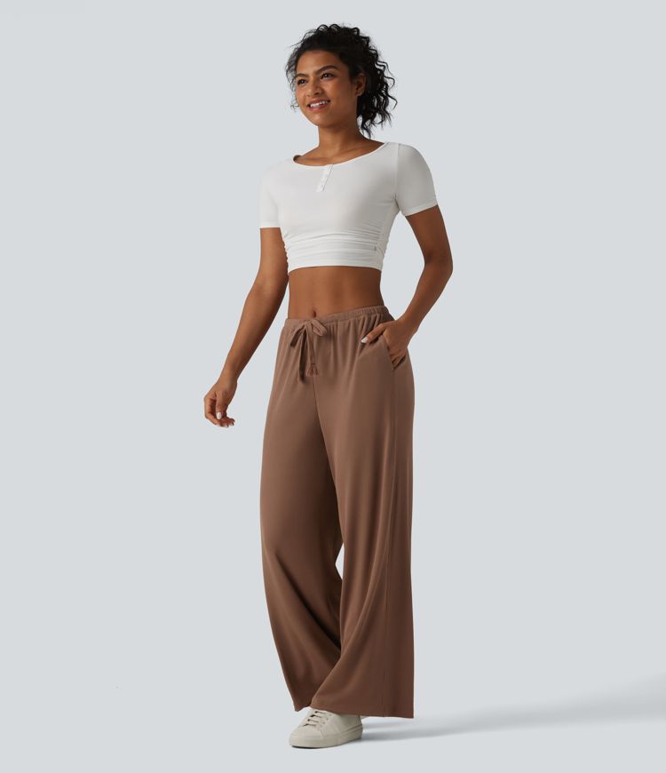 Pantaloni casual larghi in maglia a coste ad alta elasticità, vita media, con coulisse e tasche.