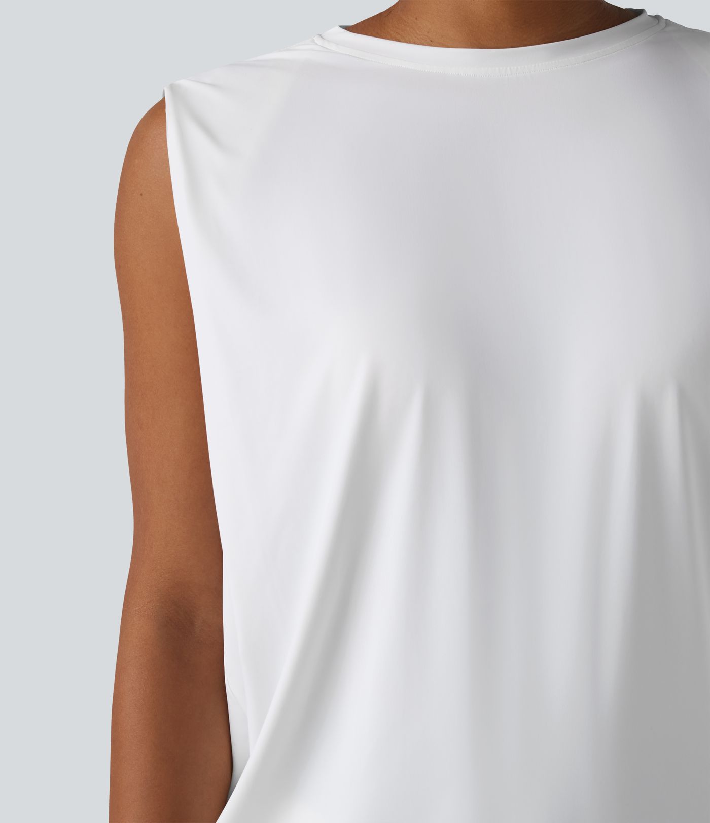 Top de yoga con escote redondo y cruce delantero, tacto fresco (Cool Touch) - UPF50+