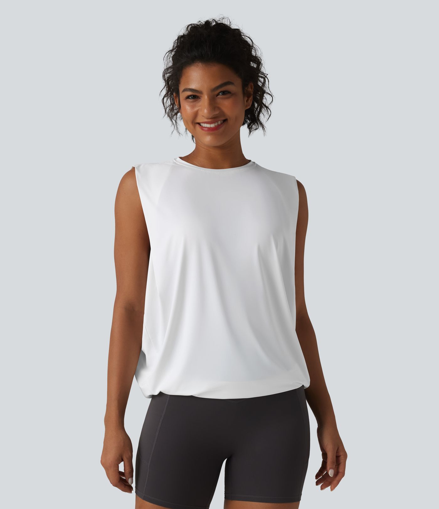 Top de yoga con escote redondo y cruce delantero, tacto fresco (Cool Touch) - UPF50+