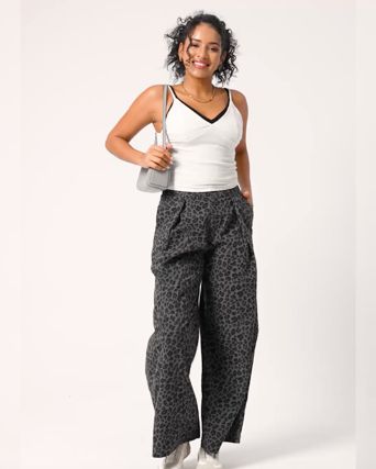 Lässige, weit geschnittene Hose mit telhohem Bund, Leopardenmuster und Taschen