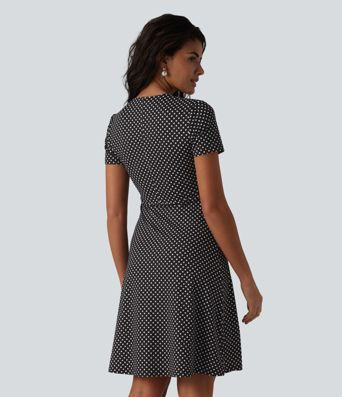 Robe casual à col V, manches courtes et imprimé à pois longueur genou