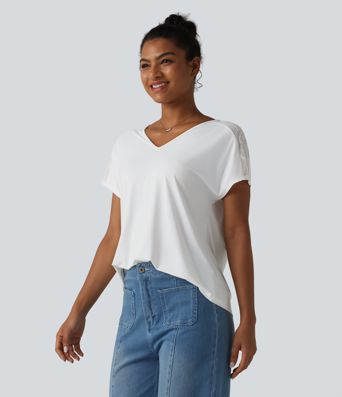 Top décontracté à col en V, manches chauve-souris courtes, dentelle contrastée, toucher frais, séchage rapide — UPF50+