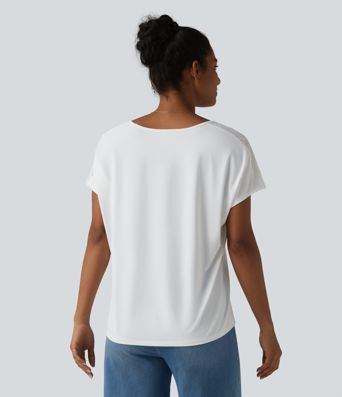 Top décontracté à col en V, manches chauve-souris courtes, dentelle contrastée, toucher frais, séchage rapide — UPF50+