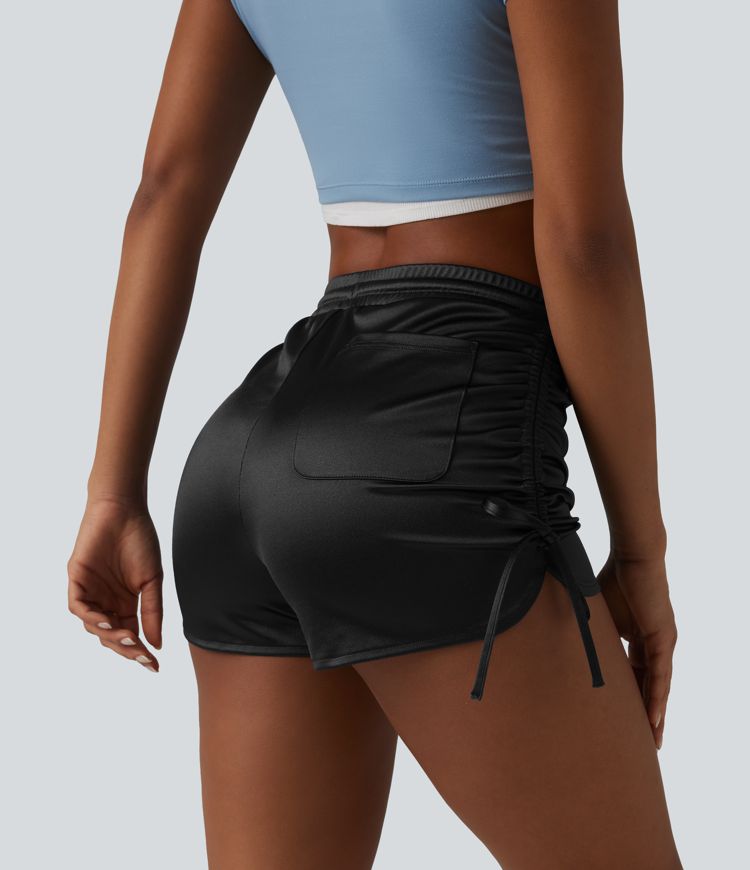 Lässige, geraffte Shorts aus Satin mit hohem Bund, Gesäßtasche und Kordelzug