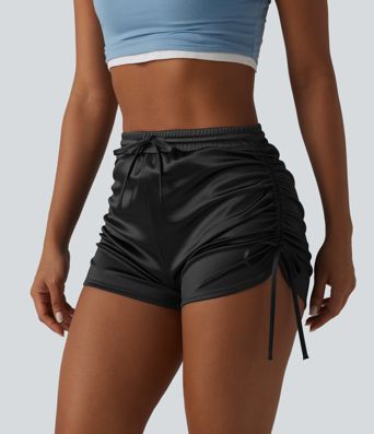 Lässige, geraffte Shorts aus Satin mit hohem Bund, Gesäßtasche und Kordelzug