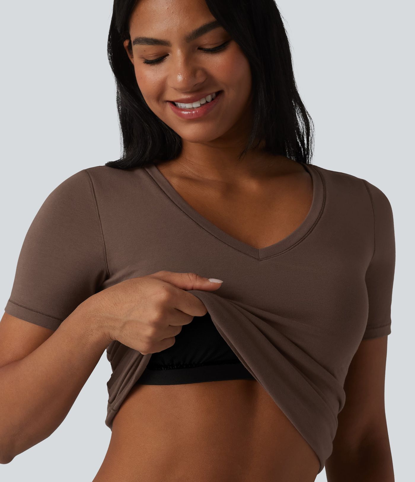 T-shirt décontracté en coton Halara, col en V, manches courtes et soutien-gorge intégré - Bonnets B à DD