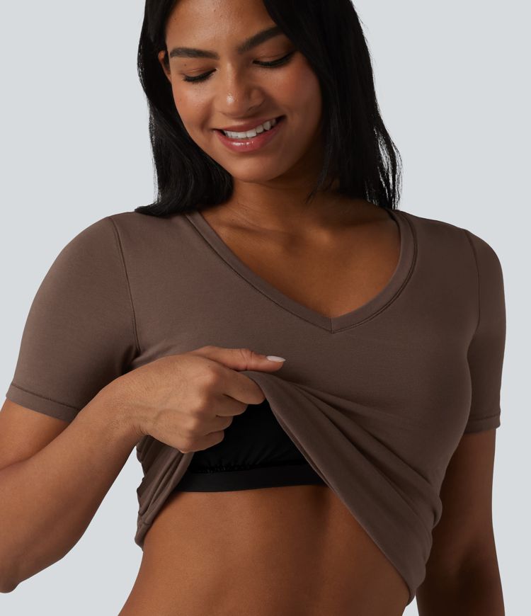 T-shirt décontracté en coton Halara, col en V, manches courtes et soutien-gorge intégré - Bonnets B à DD