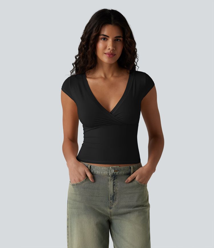 Lässiges, hochelastisches T-Shirt mit V-Ausschnitt und kurzen Ärmeln - hautfreundlich, ultra-slim