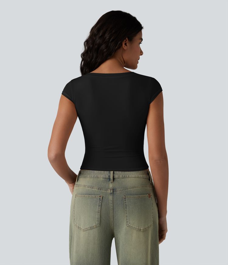 Lässiges, hochelastisches T-Shirt mit V-Ausschnitt und kurzen Ärmeln - hautfreundlich, ultra-slim