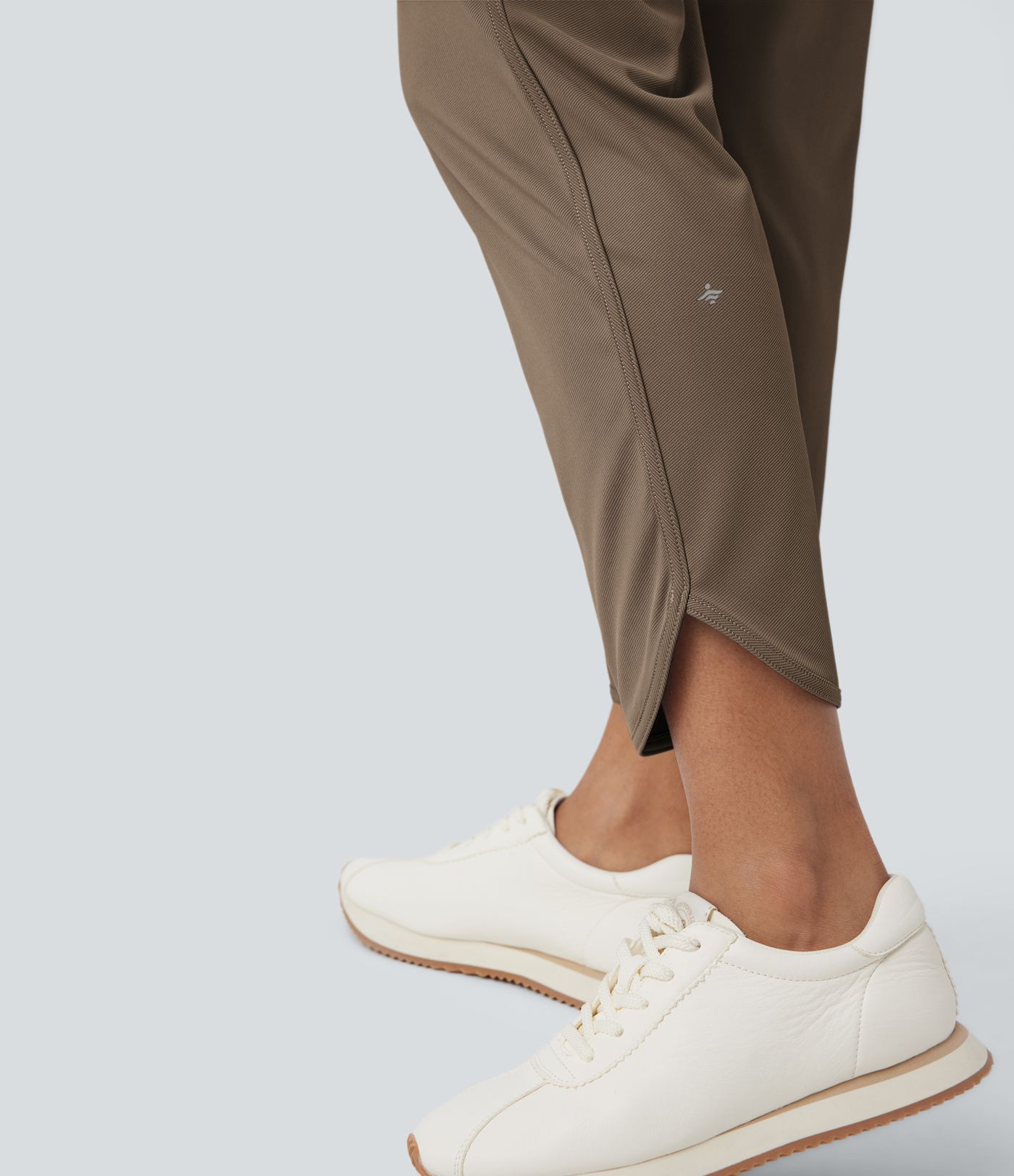 Golf-Hose mit mittelhohem Bund, Seitentaschen und schmal zulaufendem Bein - schnelltrocknend, UPF40+