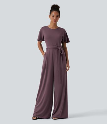 Jumpsuit mit Rundhalsausschnitt, kurzen Ärmeln, vorn zum Knoten, weitem Bein und Taschen – Easy Peezy Edition Jumpsuit mit Rundhalsausschnitt, kurzen Ärmeln, vorn zum Knoten, weitem Bein und Taschen – Easy Peezy Edition
