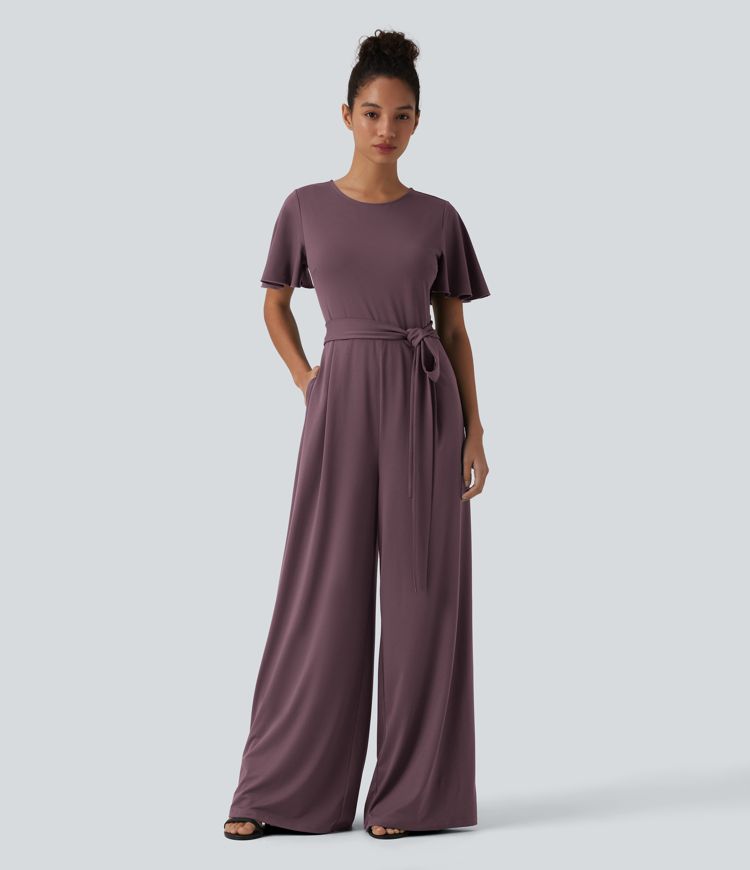 Jumpsuit mit Rundhalsausschnitt, kurzen Ärmeln, vorn zum Knoten, weitem Bein und Taschen – Easy Peezy Edition Jumpsuit mit Rundhalsausschnitt, kurzen Ärmeln, vorn zum Knoten, weitem Bein und Taschen – Easy Peezy Edition