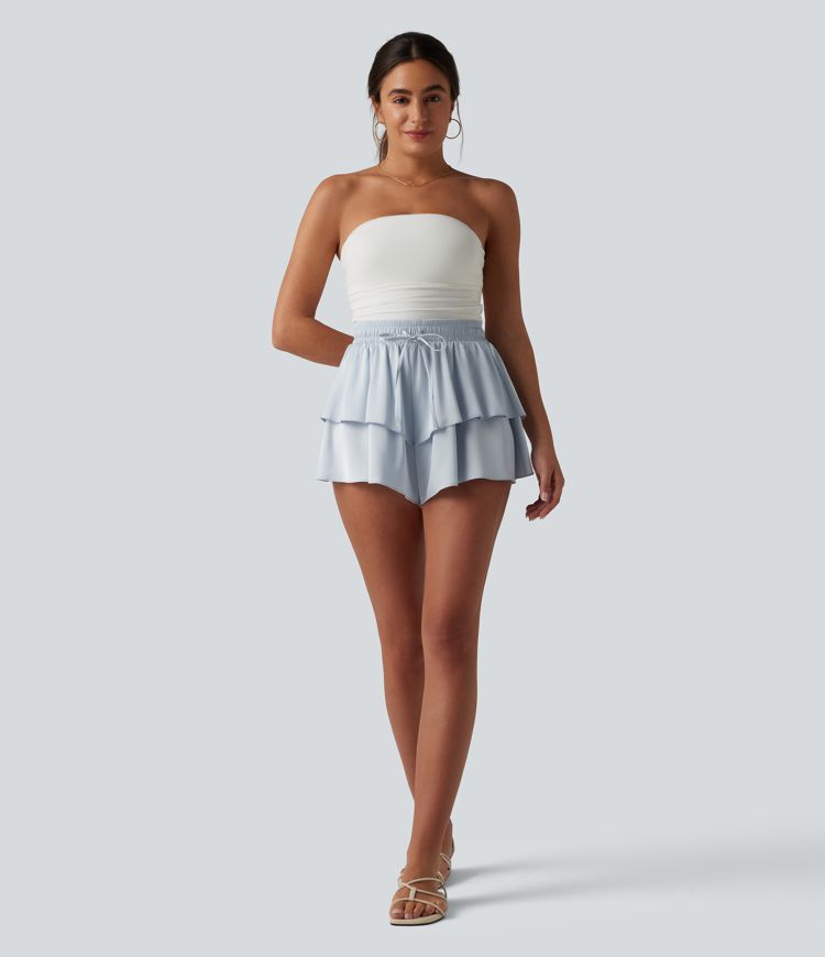 Lässige Shorts aus Satin mit mittelhohem Bund, Kordelzug und mehrlagigem Rüschensaum