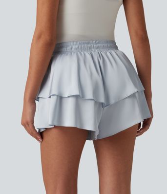 Lässige Shorts aus Satin mit mittelhohem Bund, Kordelzug und mehrlagigem Rüschensaum